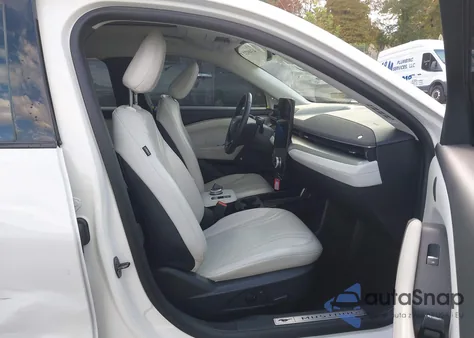 2022 Ford Mustang Mach-E Premium z USA, uszkodzony, nr VIN 3FMTK3SS9NMA05110